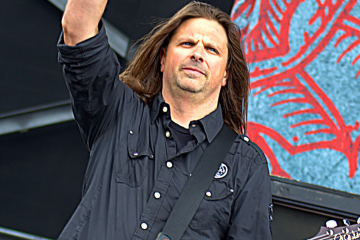 Staind guitarist says he's never gotten paid by wmg/atlantic